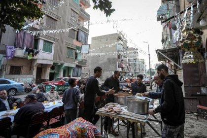 In pictures: Egypt’s Ramadan tables provide iftar for increasing numbers of people in need | Middle East Eye