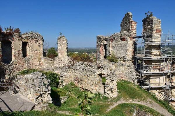 Hrad Košumberk: Dnes pustý, kdysi výstavný – epochanacestach.cz
