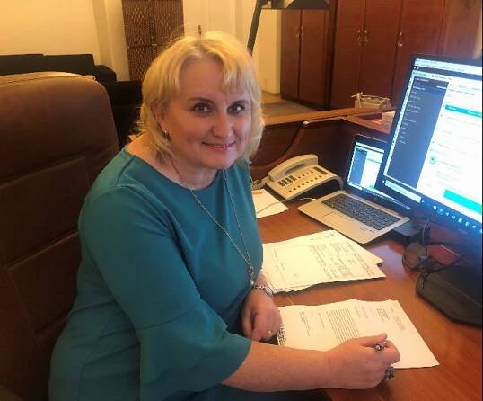 FOTO: Pavla Golasowská (* 1964) za KDU-ČSL je zastupitelkou Třince, kde vyučovala náboženství. Je vdaná a má šest dětí. – stránka 14