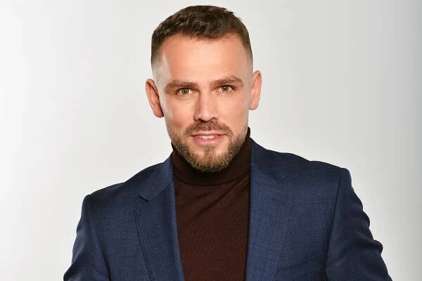 „Novinář nikdy nespí. Pracuju i na dovolené,“ říká moderátor Josef Mádle. V kolik musí vstávat a jak vlastně...