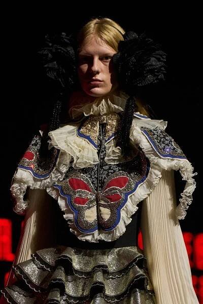 Haute couture týden vrcholí. Na mola nastoupil Valentino, Jean Paul Gaultier i Elie Saab - Magazín módy a luxusu