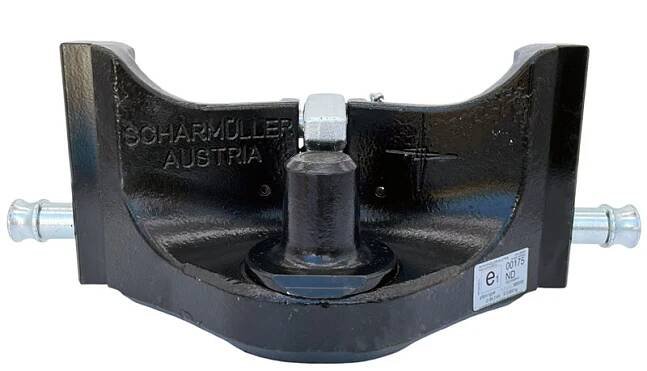 Závěs Scharmüller Piton Fix do konzole traktoru o šířce 330 mm tloušce 32 mm a bočními čepy 25 mm