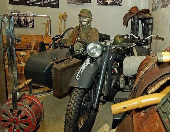 Sinimägede ja Narva-Jõesuu muuseum