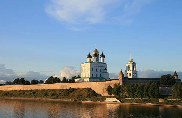 Soubor:Pskov KremlinView6.JPG – Wikipedie