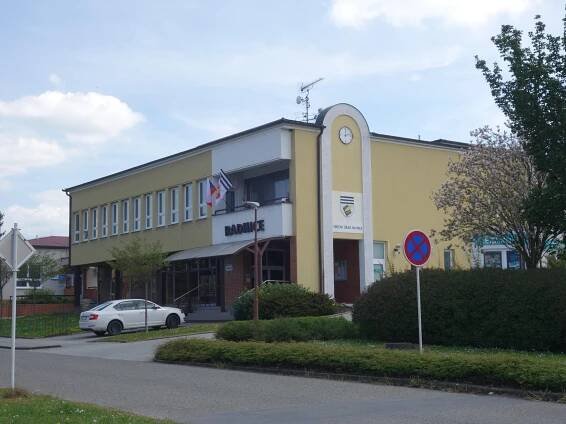 Nivnice - obecní úřad foto 2