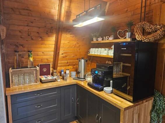 KOLIBA Komorní Lhotka Restaurace 2
