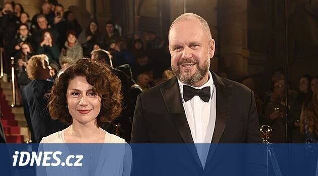 Nedělalo to se mnou nic, říká Ondříček na lesbické scény Marthy Issové - iDNES.cz