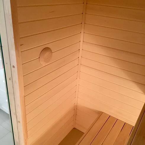 Vestavěná domácí finská sauna 200 x 160 cm z osiky Jirčany – Sauna Brothers