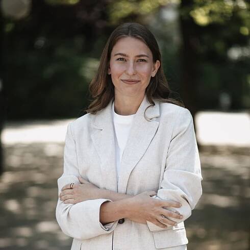 Antonia Everding: Editor für Fashion, Beauty & Lifestyle bei InStyle.de