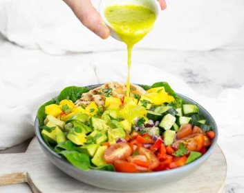 This chicken and mango salad is an easy, healthy and tasty chicken salad with tropical flair. Fresh crunchy vegetables, juicy chicken and creamy avocado topped off by a mango cilantro dressing. Paleo, Whole30 compliant. #chickensalad #mango #paleo #saladrecipes #summer #chicken #whole30 #healthydinner