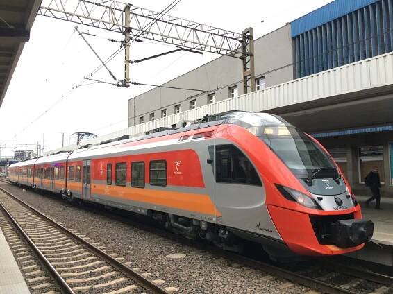 37 párů vlaků Krakow - Katowice. Polregio, Koleje Śląskie a PKP Intercity s levnými jízdenkami - Transport Minutes ®