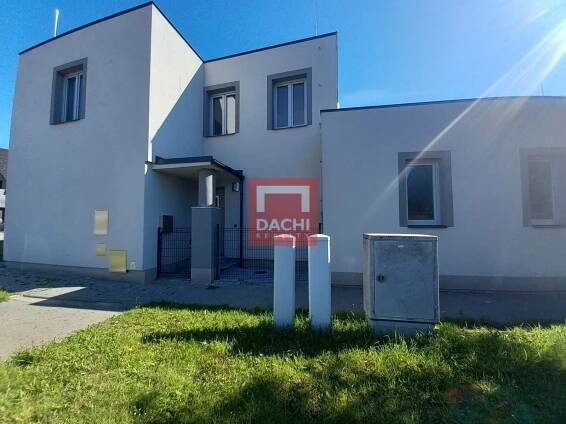 Nadstandardní rodinný dům se zelenou střechou, dvojgaráží a špičkovými technologiemi v Držovicích | Reality.iDNES.cz 