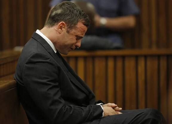 Oscar Pistorius pláče u soudu