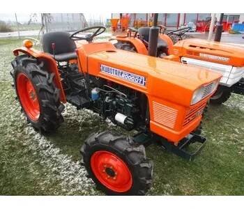 Zahradní traktor Malotraktor Kubota L2000 DT plně zrepasovaný Malotraktor Kubota L2000 DT plně zrepasovaný