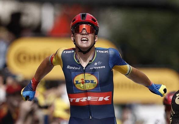 Po dlouhém spurtu se raduje Pedersen. Cavendish na Tour končí