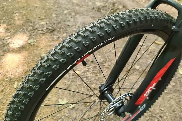 Rockrider 530: Recenze nejlevnějšího celopéra z Decathlonu – TRAIL HUNTER