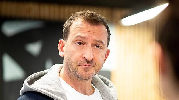 Martin Hofmann ve filmu Prvok, Tečka, Šampón a Karel (2021)