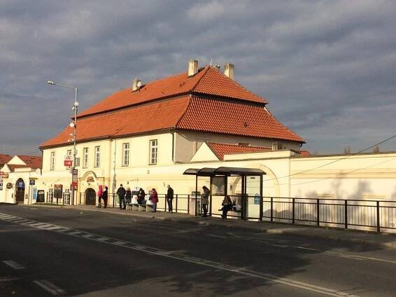 V Běchovicích chybí hřbitov. Staronový starosta Martan plánuje i výstavbu železničních zastávek a náměstí