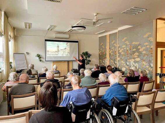 Beseda s fotografem Milanem Binderem v DpS Hvízdal - ADRA České Budějovice