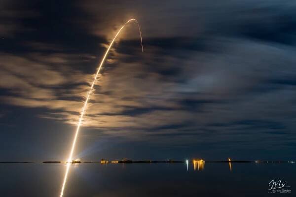 Long exposure streak of the OA6 AtlasV launch