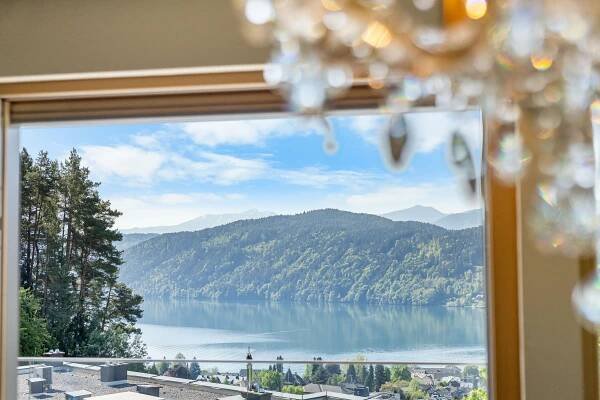 Koffer packen, einziehen & herrlichen See- und Bergblick genießen! Elegantes, voll möbliertes Penthouse