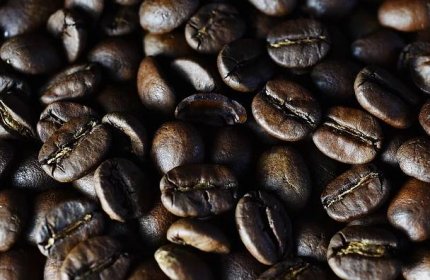 Metaanalýza z roku 2016 dospěla k závěru, že konzumace kávy se významně spojuje se snížením rizika deprese