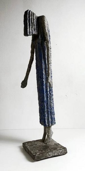 Zoubek Olbram – Žena v prázdnu, olověná socha, výška 53,3 cm, 1990