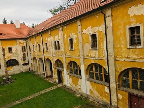 Klášter Hájek | Databáze domů s historií