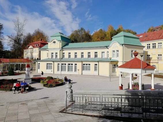 Hotel Nový Dům - Budova uhličitých koupelí a bazénu