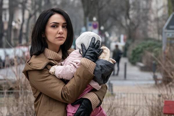 Dva světy - Inside Out - Z filmu - Nazanin Boniadi