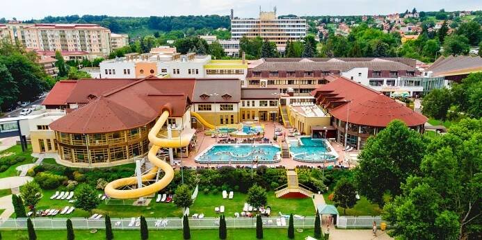 Wellness pobyt s polpenziou oproti kúpeľom s aquaparkom