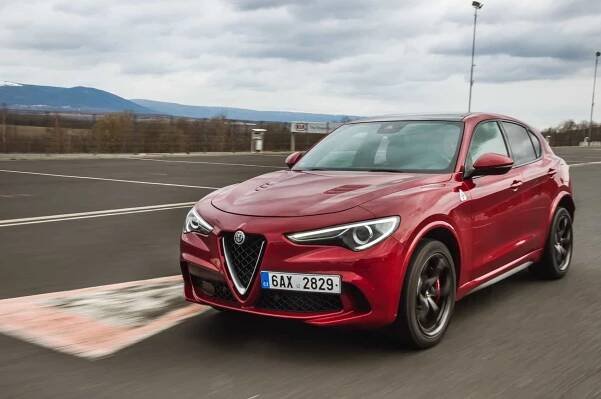 giulia qv vs stelvio qv-53