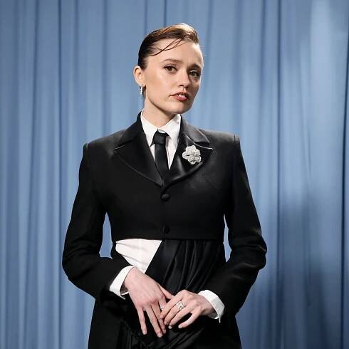 Aimee Lou Wood’s Costars and Hollywood Pals Are ‘Rallying Around Her’ After ‘Mean’ ‘SNL’ Sketch