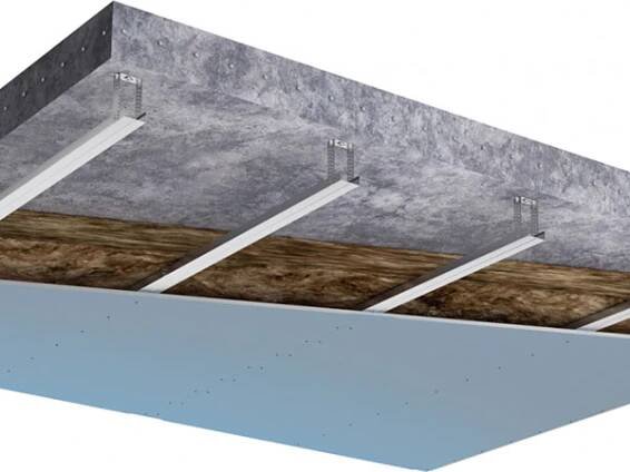 Železobetonové stropy je pro zvýšený komfort dobré doplnit sádrokartonovými podhledy s minimální tloušťkou 10cm. Pro optimální výsledek je žádoucí použít modrou sádrokartonou desku Knauf Diamant s vynikající zvukověizolační schopností. FOTO KNAUF PRAHA