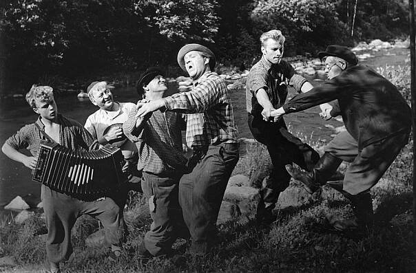 Arto Mäkelä, Pentti Viljanen, Pentti Irjala, Reino Valkama, Heikki Heino, Antti Väisänen - Lumikki ja 7 jätkää - Z filmu