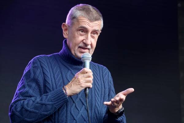 Boj o Senát: přímé střety vlády s opozicí, ostře sledovaná Jihlava i mobilizace protestních hlasů