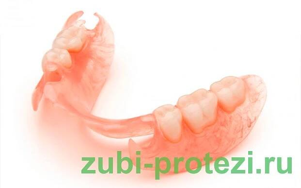 Jak čistit a skladovat zubní protézy Acryfree: Pokyny pro péči o krásný úsměv