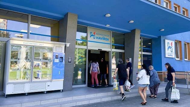 Automat na květiny a nová navigace, Nemocnice Havířov, červenec 2025.