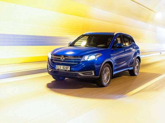 Na český trh vstupuje nová značka, automobilka Dongfeng
