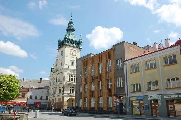 Socha rytíře Hrona na Nové radnici v Náchodě