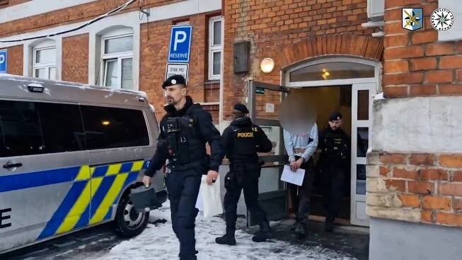 Mladík v Krnově ubil k smrti bezdomovce, tělo s kamarádem schovali do výpusti v řece - Novinky