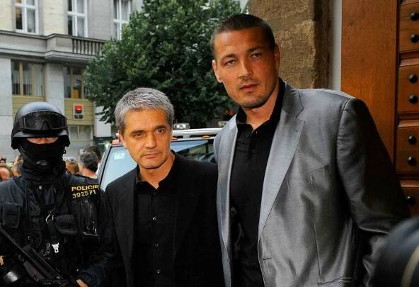 Herec Konstantin Lavroněnko ztvárnil Kajínka v jeho životopise. Petr Jákl film režíroval