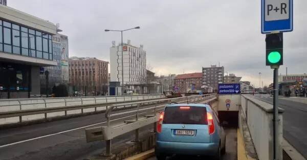 Oprava uzavře podzemní parkoviště před nádražím