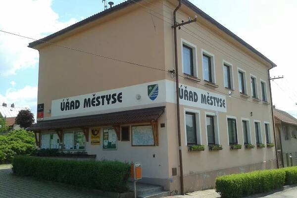 Libice nad Doubravou - úřad městyse foto 1