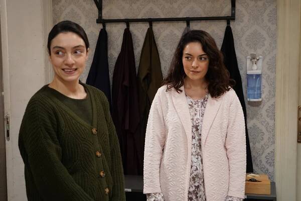 Masumlar Apartmanı - Episode 21 - Z filmu - Merve Dizdar, Ezgi Mola