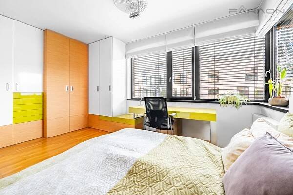 PRODÁNO. Prodej bytu 2+kk, terasa ( 84m2 ), parkovací místo, V Přístavu, Praha 7 Holešovice - Prague Marina - FARAON reality