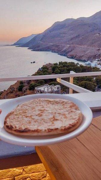 5 great hotels on Greek islands - Travelling Supporter