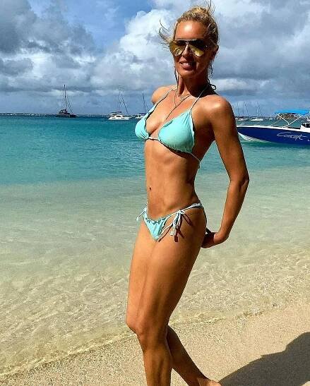 Simona Krainová zazpívala a bylo hned jasné, proč nešla do Tváře. Pak se radši ukázala v plavkách