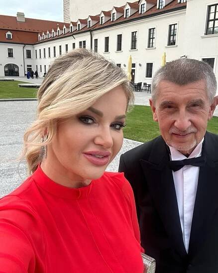 Galerie | Andrej Babiš s Monikou opět spolu: Od rozchodu spolu tráví více času! | EXTRASIMO.cz