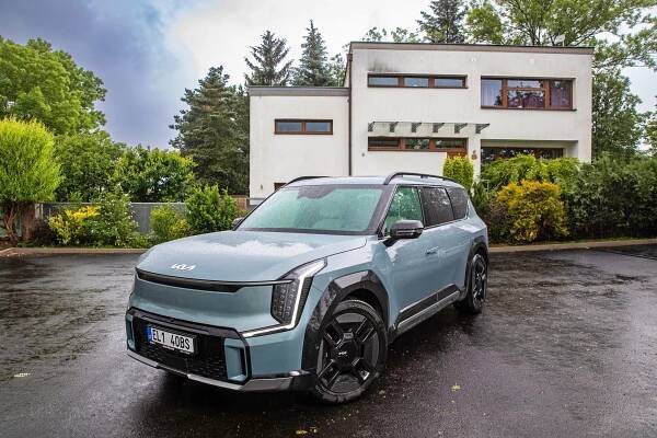 Přísný test rodinou. Je Kia EV9 nejpraktičtější elektromobil pro početnou posádku?
